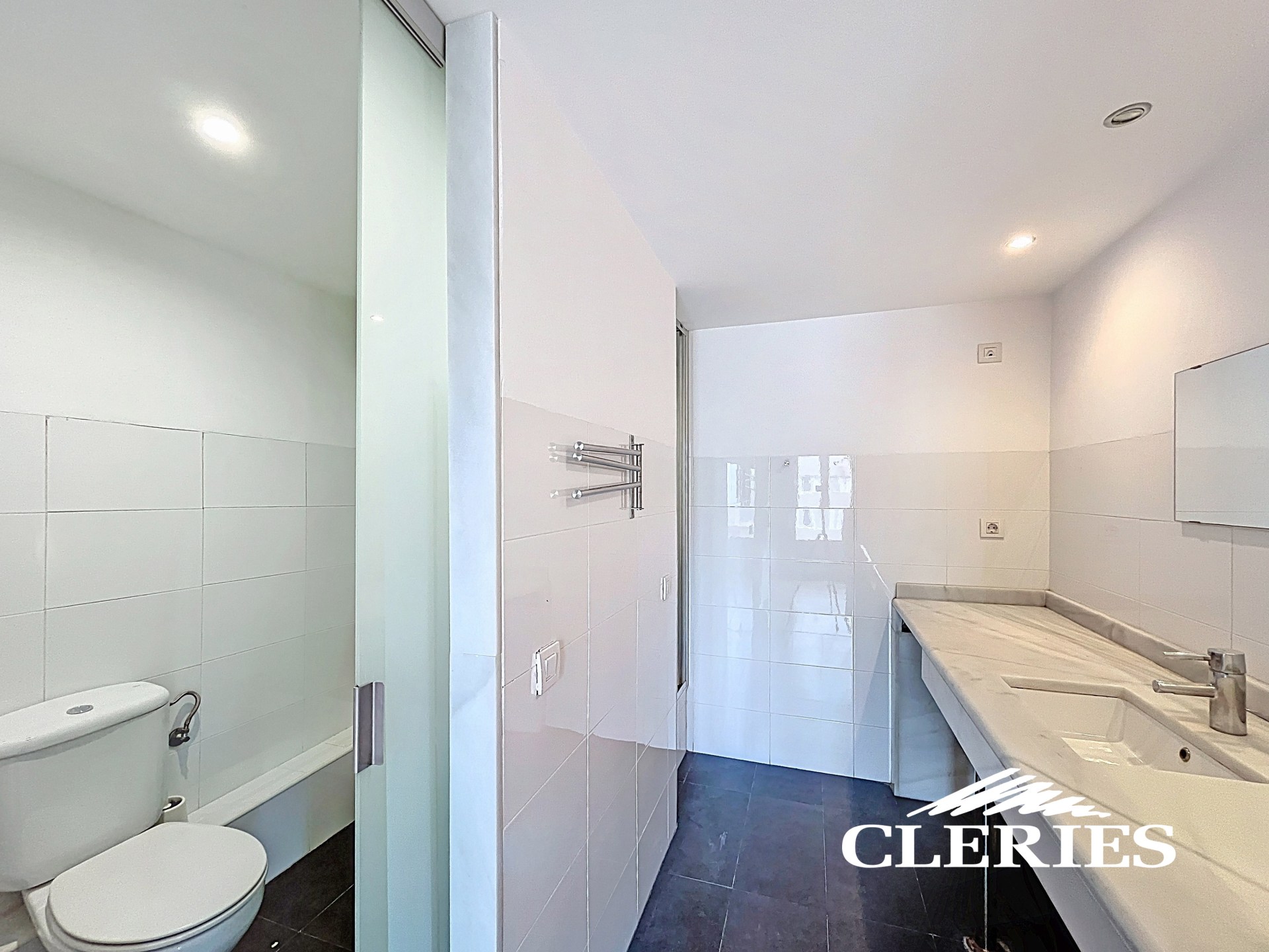 /RealEstateImages/6693/Local_Apartamento_Venta_Barcelona_22@_Cleries_05.jpg