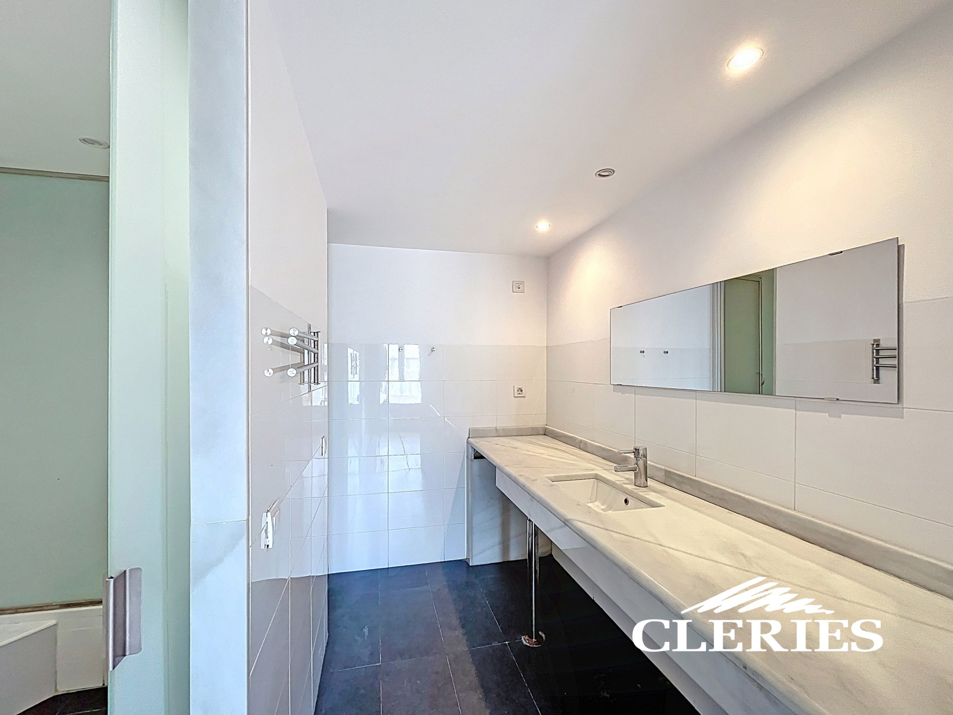 /RealEstateImages/6693/Local_Apartamento_Venta_Barcelona_22@_Cleries_06.jpg