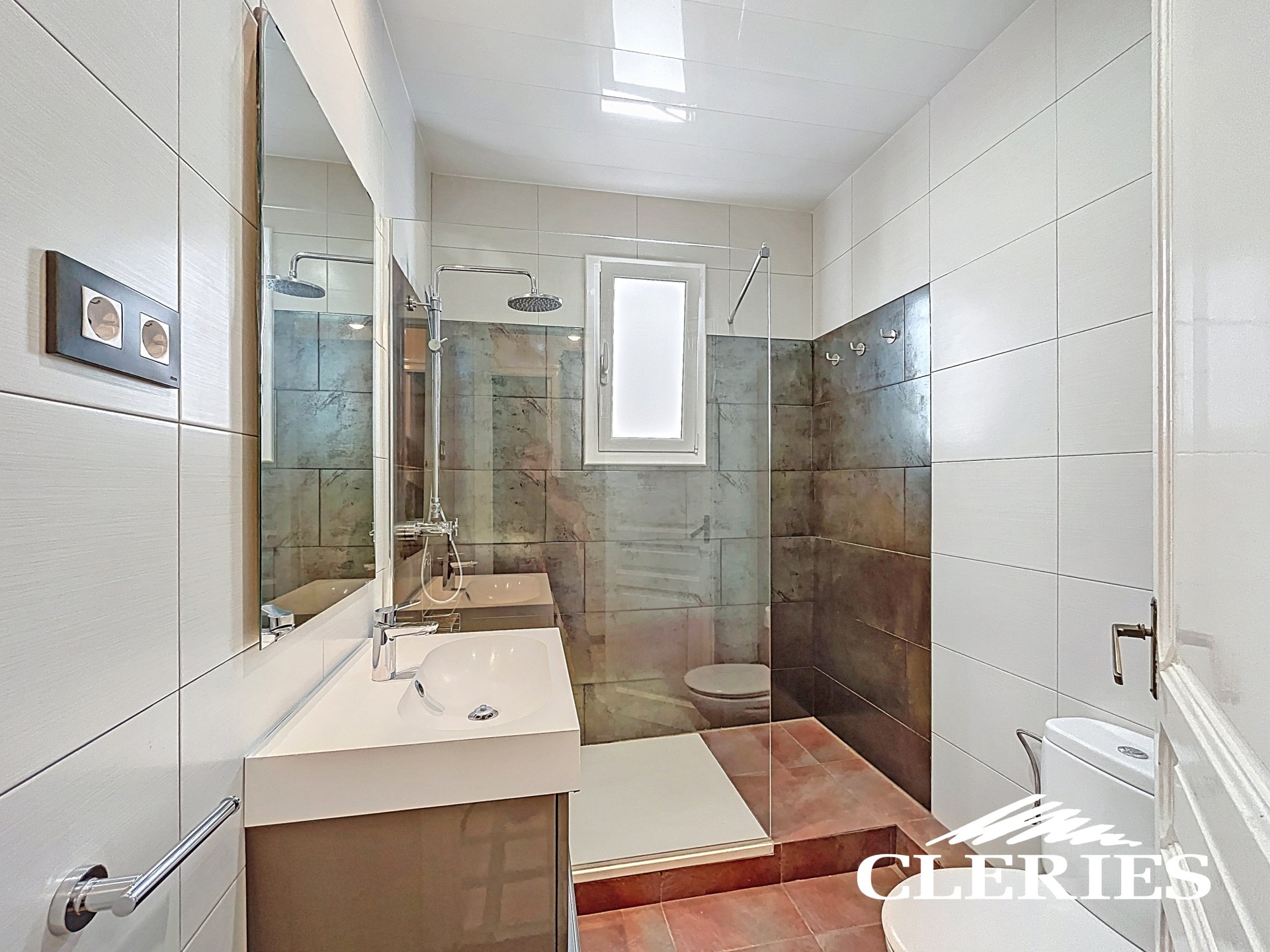 /RealEstateImages/6744/Piso_Venta_Barcelona_Eixample_Cleries_01.jpg