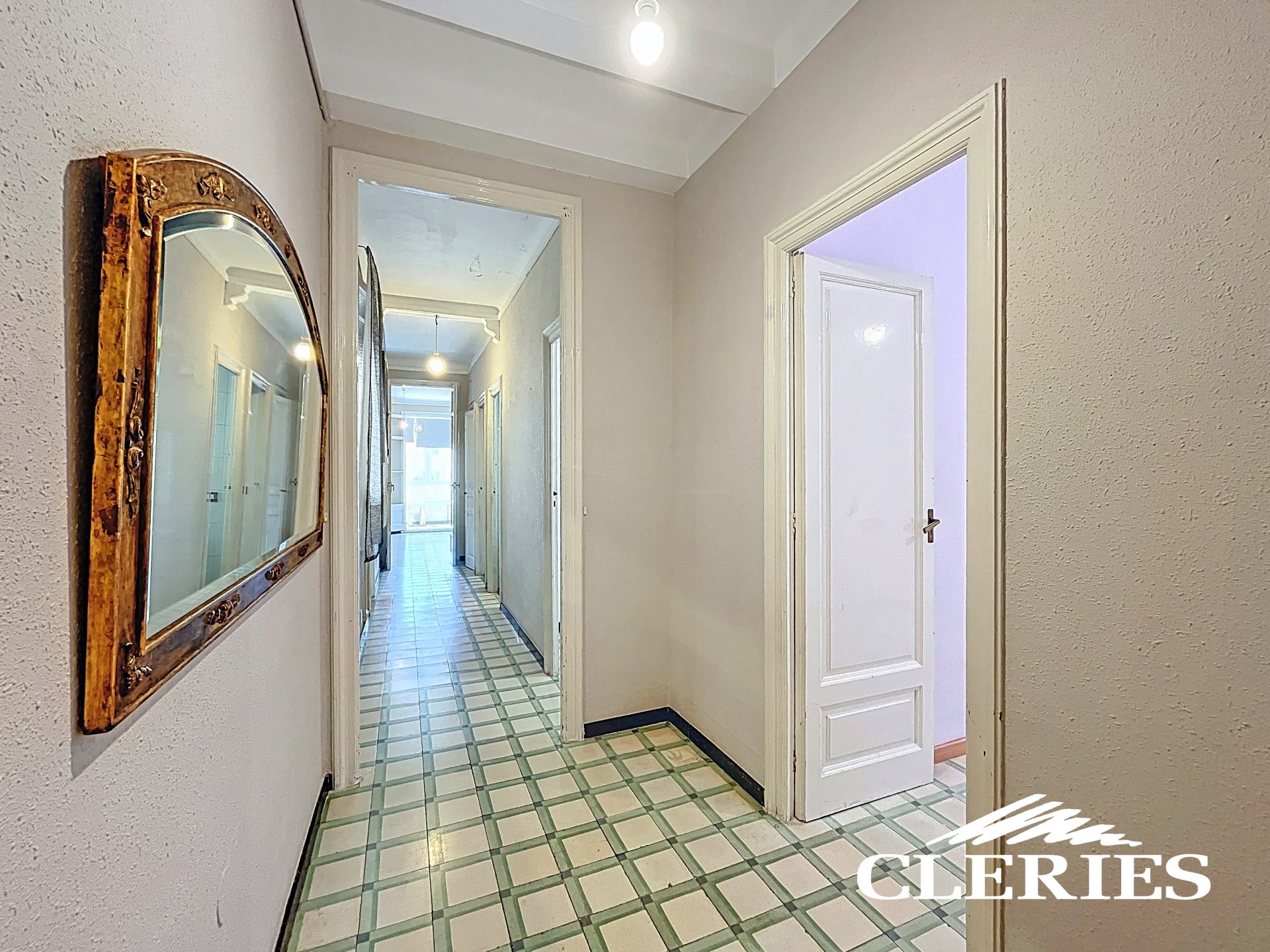 /RealEstateImages/6744/Piso_Venta_Barcelona_Eixample_Cleries_10.jpg