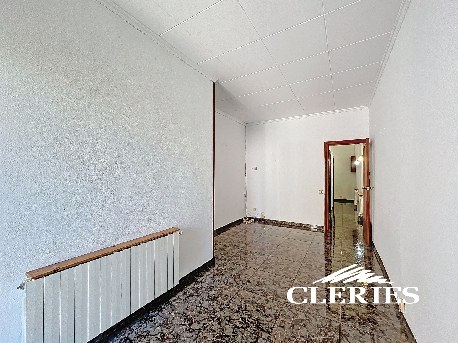 /RealEstateImages/6756/Piso_Venta_Barcelona_Eixample_Cleries_01.jpg