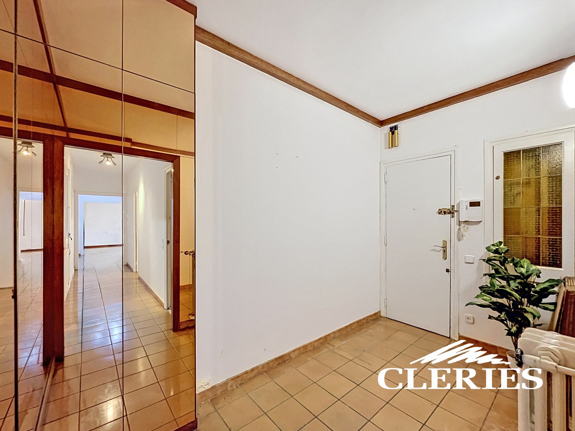 /RealEstateImages/6885/Piso_Venta_Eixample_Barcelona_Cleries_03.jpg