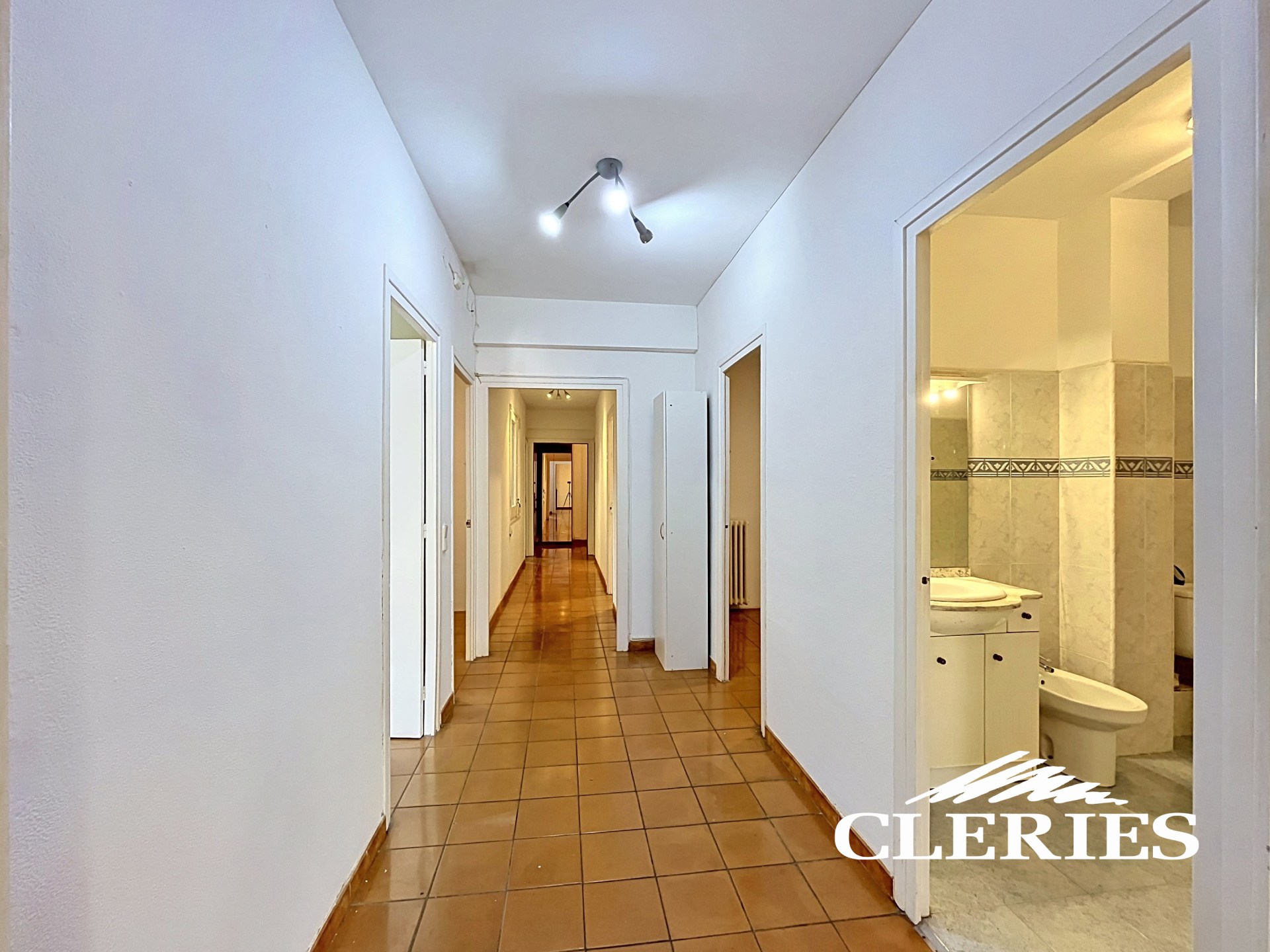 /RealEstateImages/6885/Piso_Venta_Eixample_Barcelona_Cleries_09.jpg