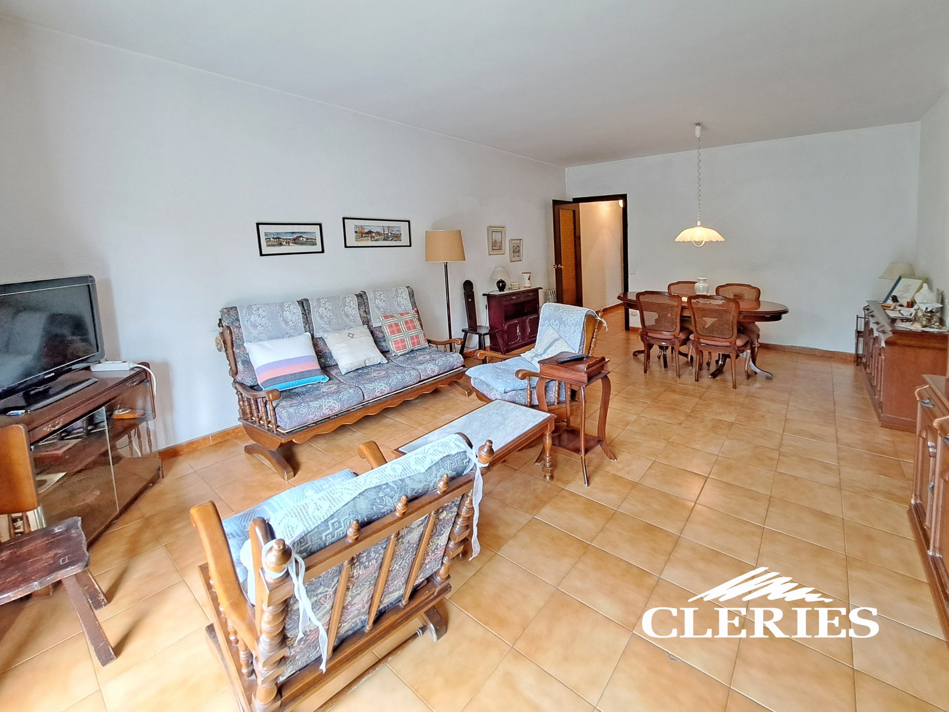 /RealEstateImages/6886/Piso_Venta_Barcelona_Eixample_Cleries_01.jpg