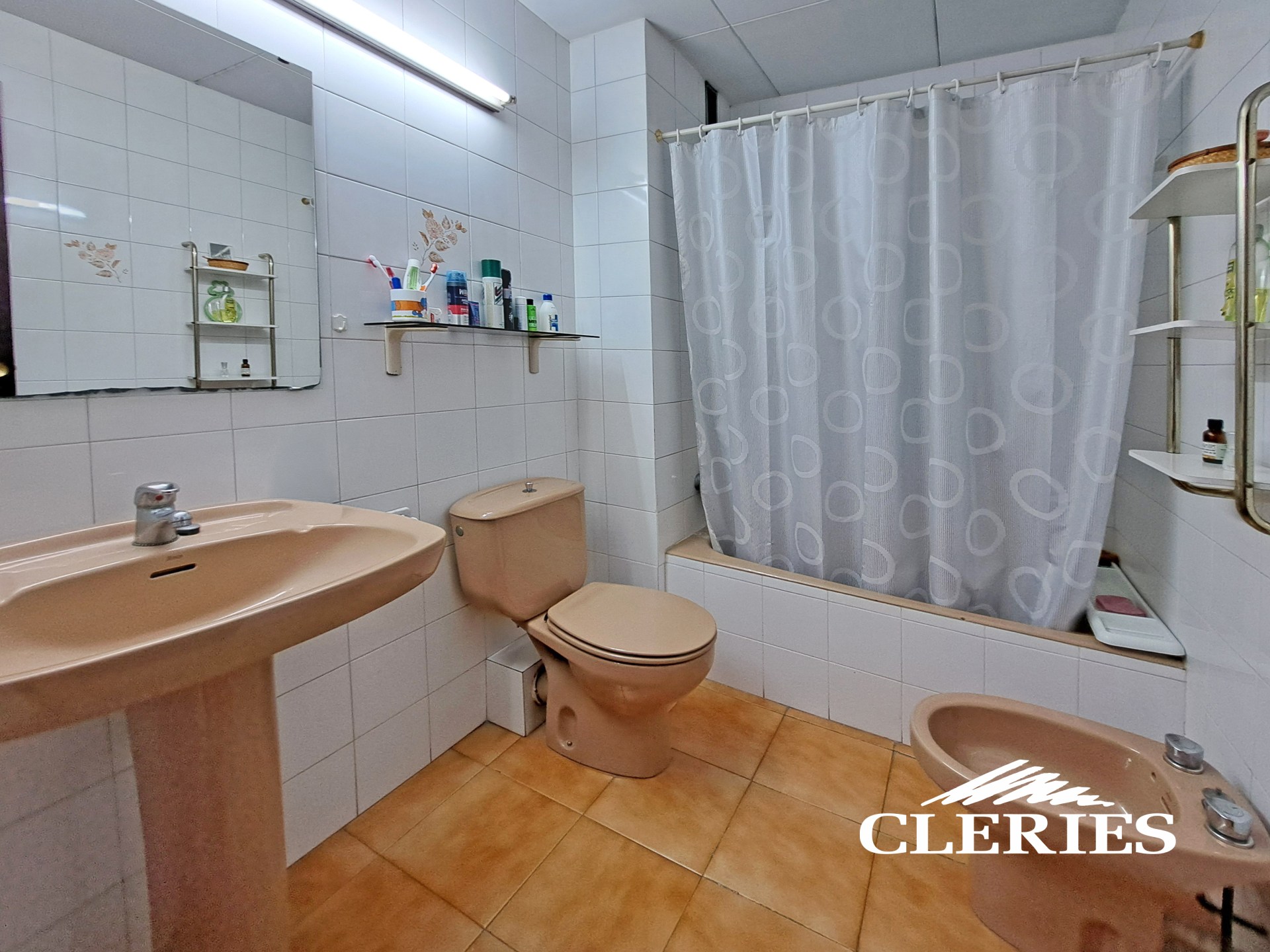 /RealEstateImages/6886/Piso_Venta_Barcelona_Eixample_Cleries_16.jpg