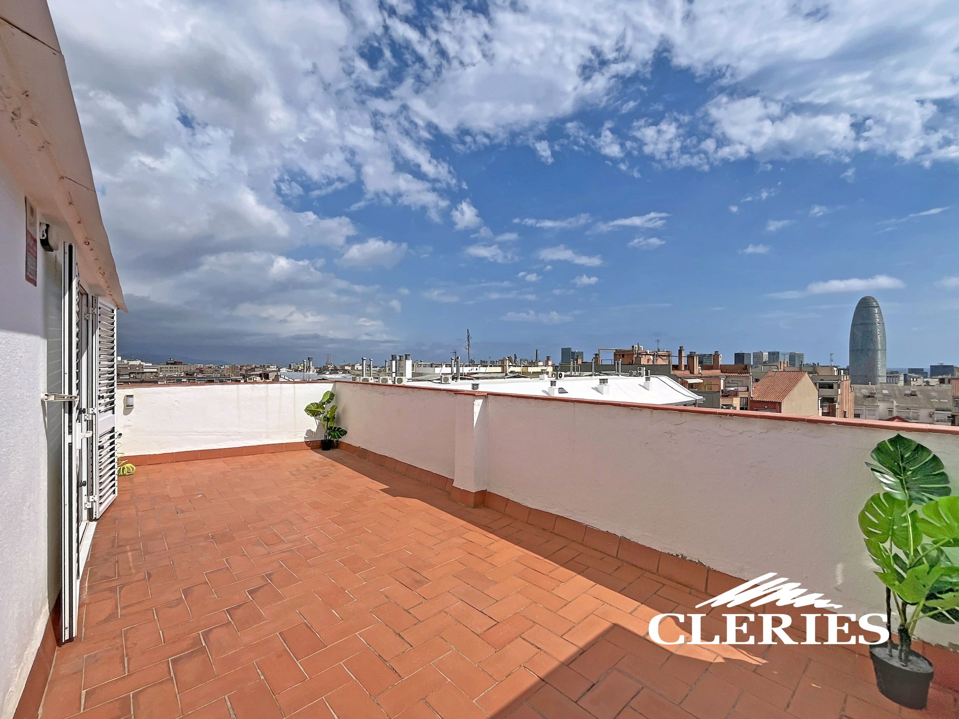 /RealEstateImages/6969/Piso_Venta_Barcelona_Eixample_Cleries_01.jpg
