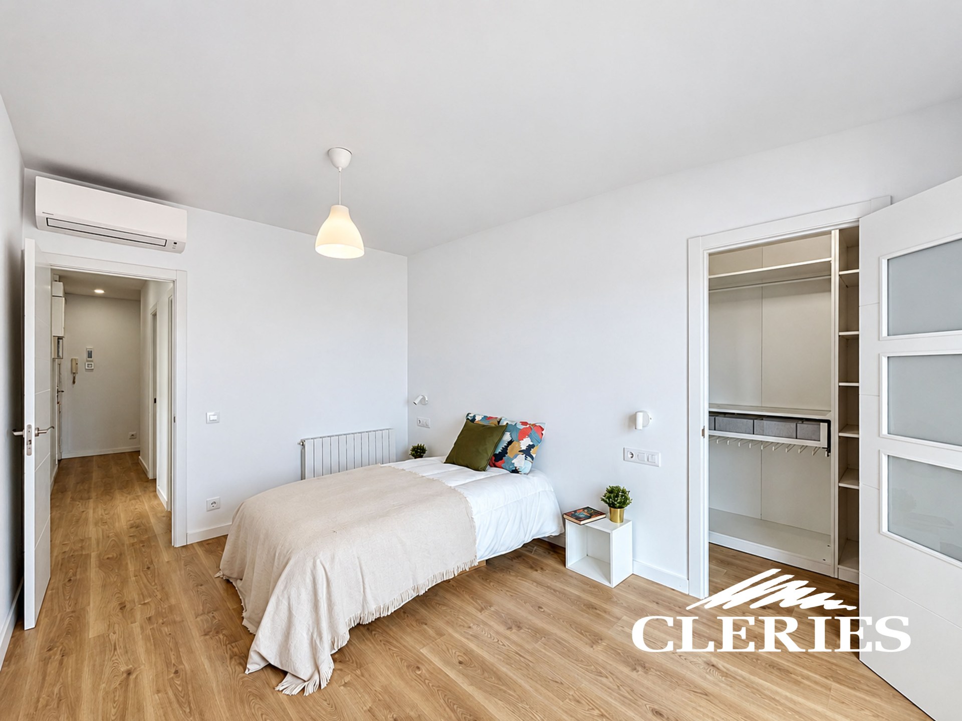 /RealEstateImages/6969/Piso_Venta_Barcelona_Eixample_Cleries_02.jpg